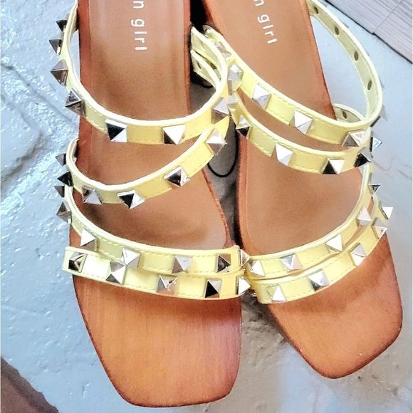 MADDEN GIRL BY STEVE MADDEN YELLOW STUDDED WOODEN HEELS LIGHTWEIGHT LEATHER - Picture 5 of 5